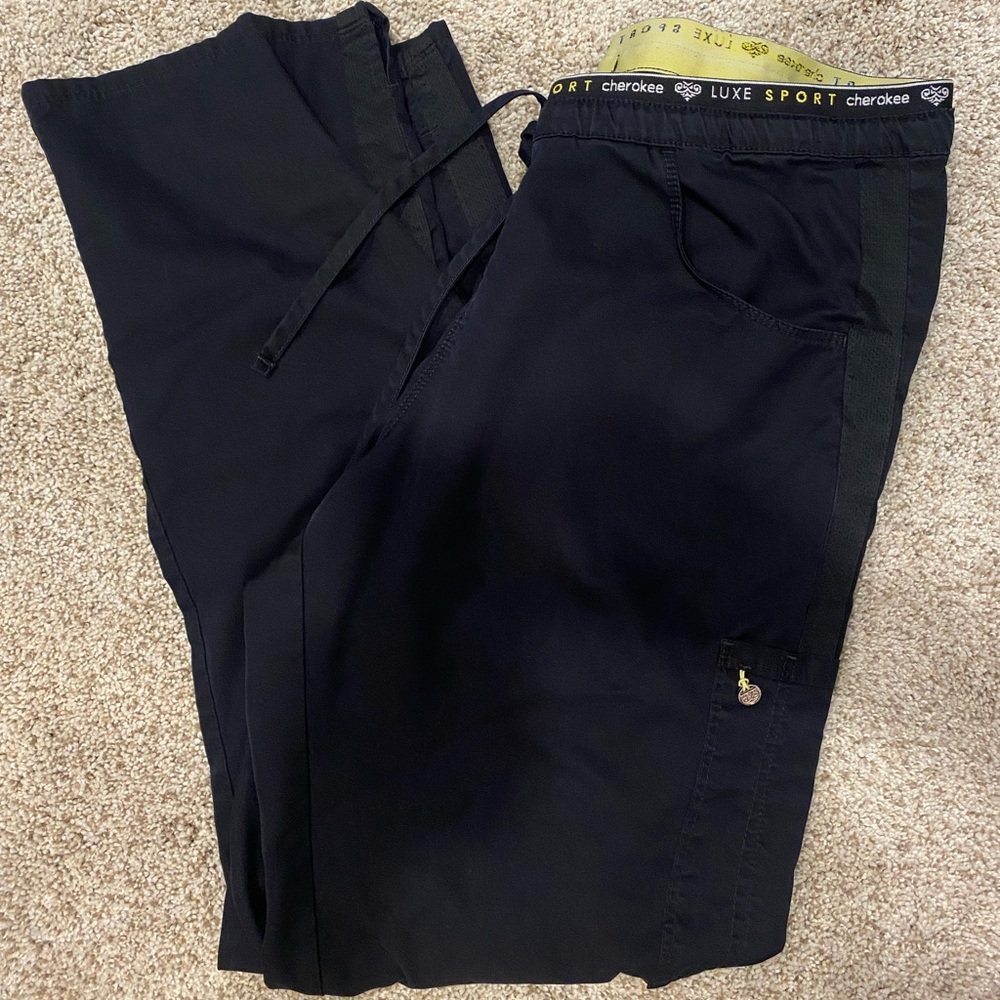 Black Cherokee luxe scrubs size M